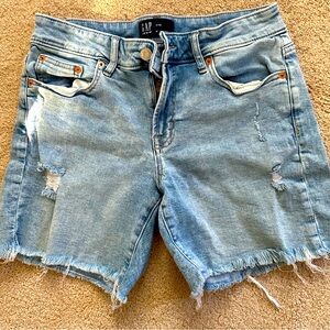 GAP Women’s Shorts Sz 2 26 Cut Off Jean Roll Up Denim shorts 5” MidRise Girlfrnd